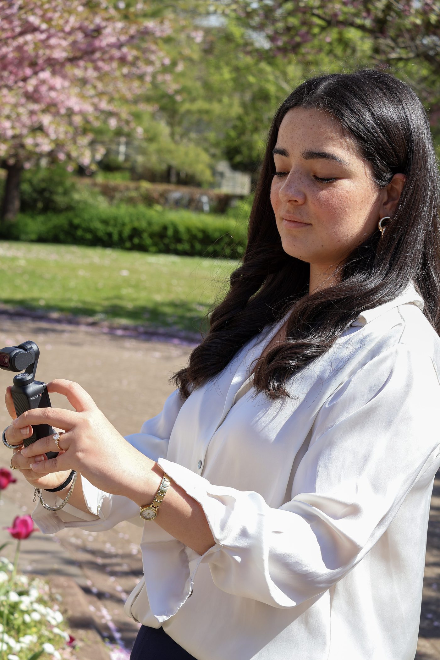 Abril filming with a gimbal